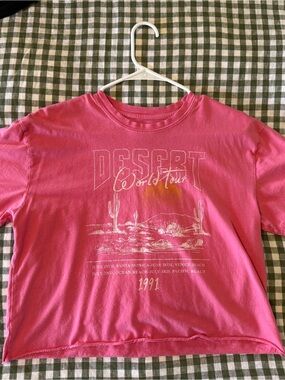 Desert World Tour Graphic Tee - Pink